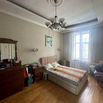 Продаж 2-кімнатної квартири по вул. І. Франка (початок)
