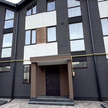 Таунхаус замість квартири з паркомісцями та двориком