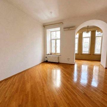 Центр Одеси | 100 м² | 3 окремі кімнати