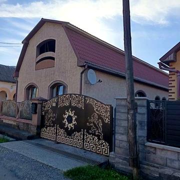 Будинок  великий