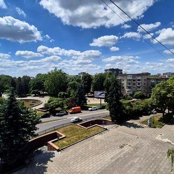 )(Продаж 2-К СТАЛІНКИ в центральній частині міста