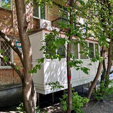 Голосіівський парк 8 хвилин пішки .Продаж квартири - студіі біля метро Голосіівська по Віктора Забіли 7