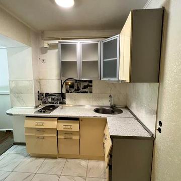 Голосіівський парк 8 хвилин пішки .Продаж квартири - студіі біля метро Голосіівська по Віктора Забіли 7
