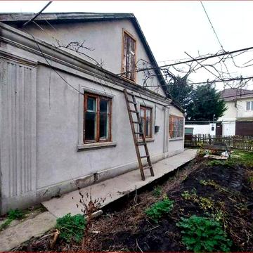 Небольшой дом на Таирова в отличной локации на участке с госактом.