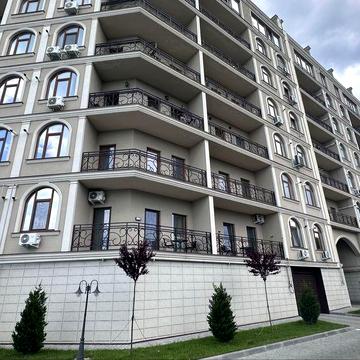 Простора квартира на березі моря
