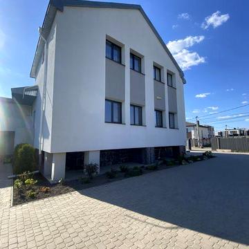 Продам 2 кімнатну квартиру з Гаражем, з ремонтом Новобудова