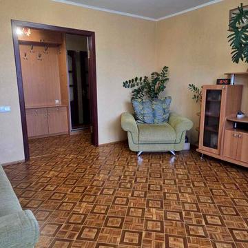 Продам "двушку" в районі площі 700-річчя по Амброса з видом на Дніпро