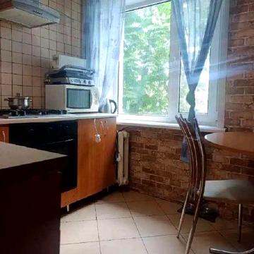 2 кім з роздільними кімнатами на середньому поверсі в районі РОБОЧОЇ (720455)