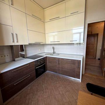 Продам квартиру м.Х.Гора