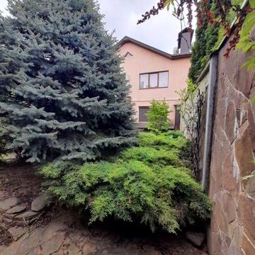 Сдам  2х этажный КОТТЕДЖ с еврорем ул. Ньютона, свой двор, заезд.