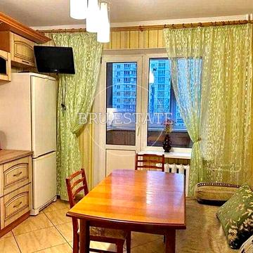 Продаж 2 к квартири біля озера 2й поверх