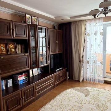 Трьох кімнатна квартира в цегляному будинку