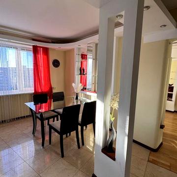 Продам 3-кімнатну квартиру без посередників (р-н Медуніверситету)
