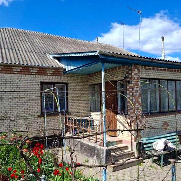Продаж цегляного будинку 92,3 м², 10 соток, неподалік центру м. Красилів