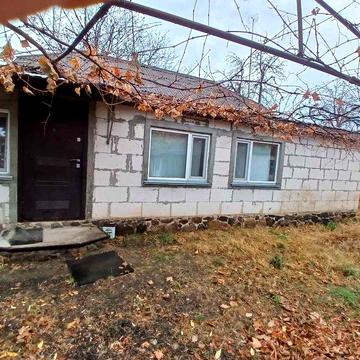 Продам будинок, з санвузлом, гаражем, за межами міста.