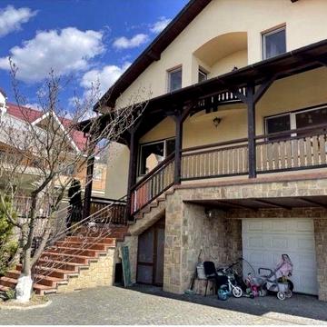 Продаж гарного будинку з видом на місто