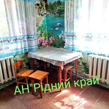 Окремий, сучасний будинок зі зручностями в передмісті Полтави.