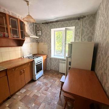 Продам 2 х кімн квартиру  (1 ПОВЕРХ )вул. Лесі Українки