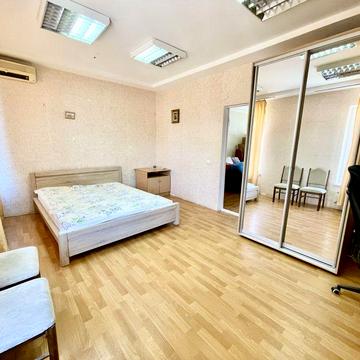 Продам двокімнатну квартиру в Центрі!