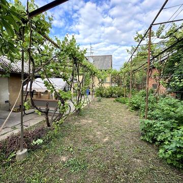 Продаж будинку з участком,локація ТОП