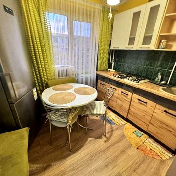 Здається в оренду 2х кім-на кв-ра  по вул Грушевського непод 12 тої школи