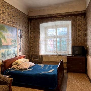 Молдованка  Фасадная квартира по хорошей цене с хорошим метражом.