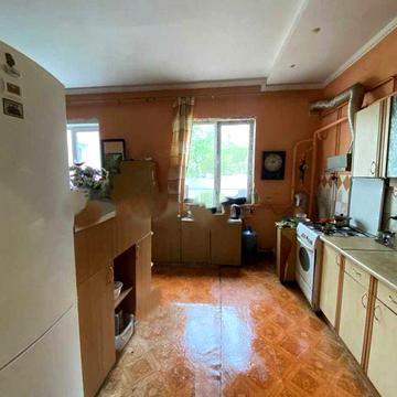 Продаж частини будинку 5-кімнати ,8 соток, газ, гараж!