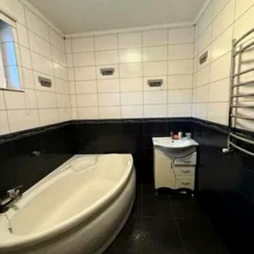 Продаж 5к Дім Ростислава Братуня вулиця