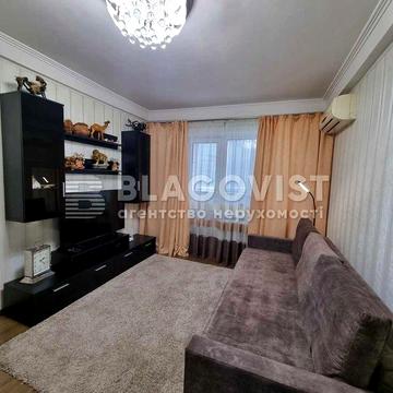 Продам 1 к . Голосіївський проспект 112 . Ремонт.