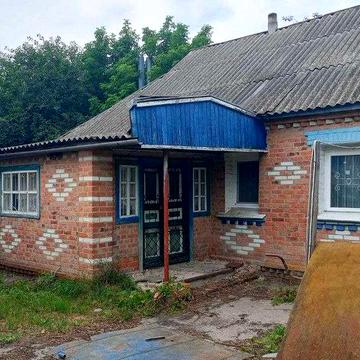 Будинок з великою територією