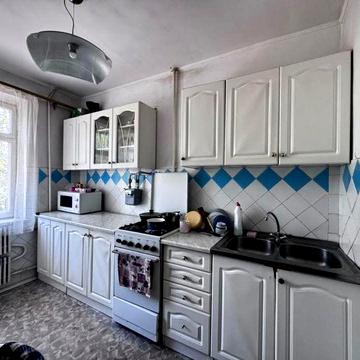 Продаж 3-кімнатної квартири 65 м2 на Злуки в панельному будинку