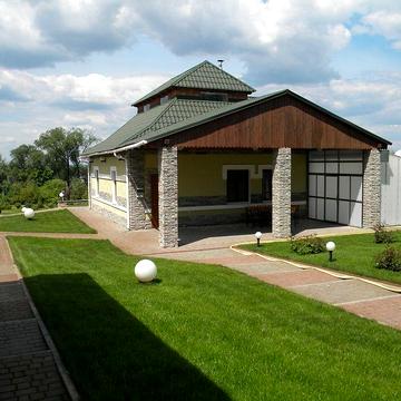 Будинок біля річки
