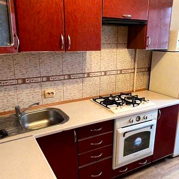 Срочно продам 2х комн квартиру м Армейская 3 мин 3/5 с ремонтом