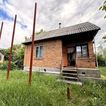 Дачний цегляний будинок на 6 сотках у садовому кооперативі.