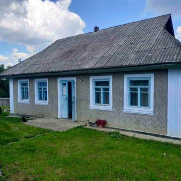 Пролаєтьс будинок у жилому стані вода і газ підведено