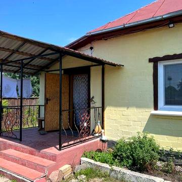 Будинок на Дніпрі, с. Загатка