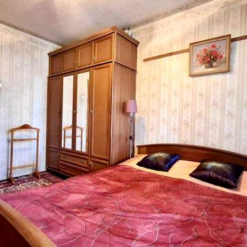 Без% Продаж 2к квартири м.Осокорки, вул. К. Затон 17, поверх середній