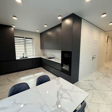 Одноповерховий будинок 125 м² у КМ Comfort Place, Буча — $260 000. Якісний ремонт, повністю укомплектований.