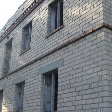 Продам отдельно стоящее здание в центре населенного пункта.