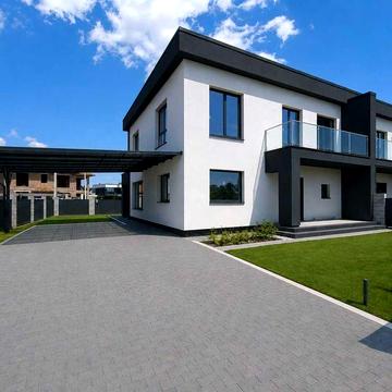 Преміальний дуплекс 180 м² на 4 сот в Угорниках. Якісне будівництво, велика тераса, накриття на 2 авто, всі міські комунікації