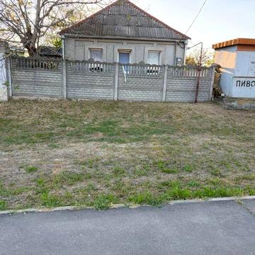 Дім під ремонт для проживання або комерцію.