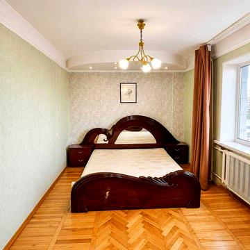 Продам квартиру ЦЕНТР Лесі Українки 5 (метро Кловська 5хв пішки)