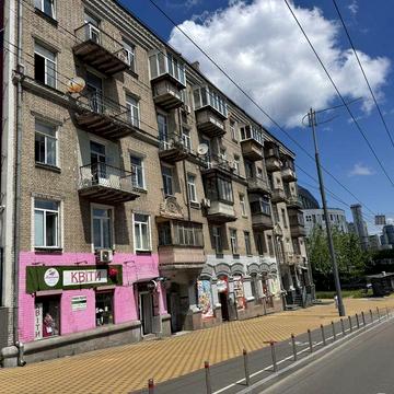 Продажа квартиры. Метро Вокзальная. Под ремонт. 2й этаж. Без комисии. ТОРГ