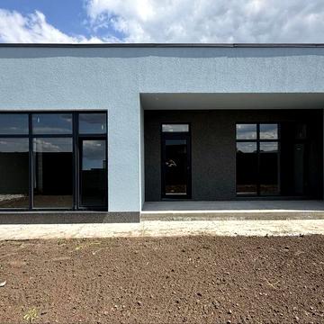 Сучасний будинок 140 м2  з великою терасою в с. Геронимівка. єОселя