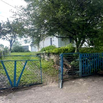 Ціна договірна! Земельна ділянка - 15 соток, 7 хв від центру  Теофіполя, глиняний будинок, усі комунікації підведені.