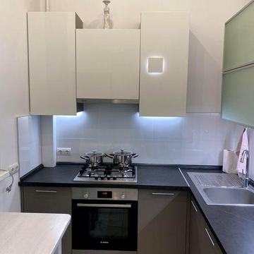 Двокімнатна квартира в центрі Київа.   Метро Крещатік , 62 м .