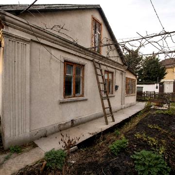 Дом с участком и гаражом возле Костанди! 2 сотки, все коммуникации