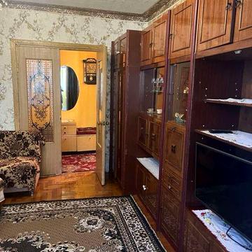 Здається в довгострокову оренду простора та затишна 3-кімнатна квартира в Тернополі. Квартира світла, охайна та готова до заселення.