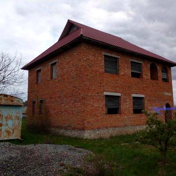 Продається будинок 2 поверхи, та земельна ділянка