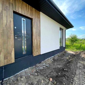 Двоян р-н Льонокомбінату 65 м2 , дві спальні та кухня-вітальня. З комунікаціями